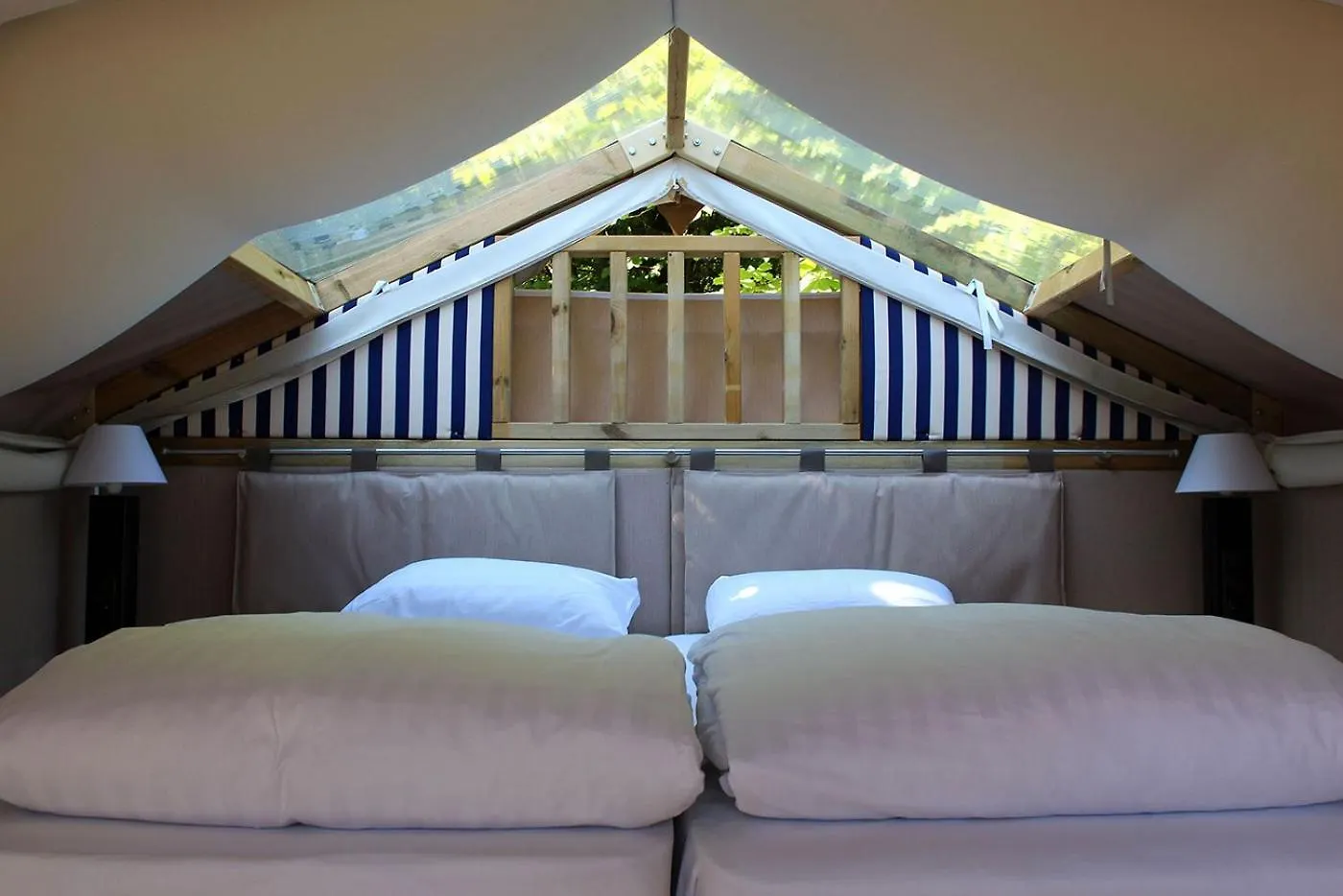 Drago Tours Lodge Tent Holiday Sunshine, Lanterna location